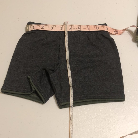 2 Garanimals Shorts 18 Months - Picture 4 of 12